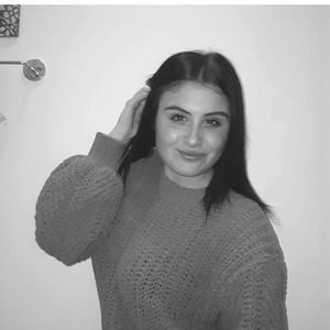 Meet your Posher, Crystal